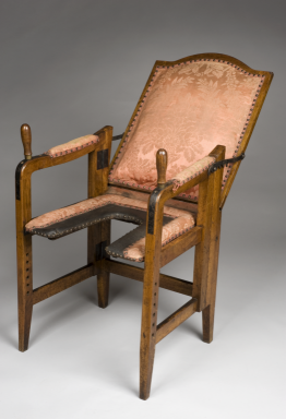 Illustration for article titled This adjustable chair let 18th-century women give birth in something approaching comfort